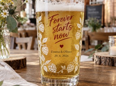 Bierglas mit persönlichem Hochzeitsdekor und Datum
